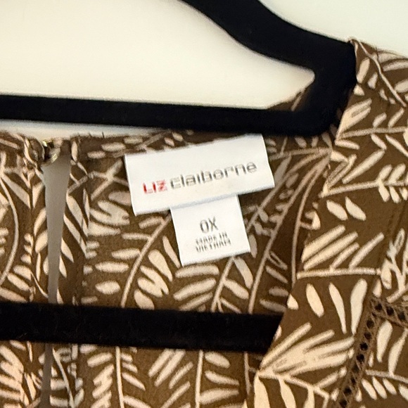 Liz Claiborne Brown and Cream Leaf Pattern Top - Picture 2 of 3